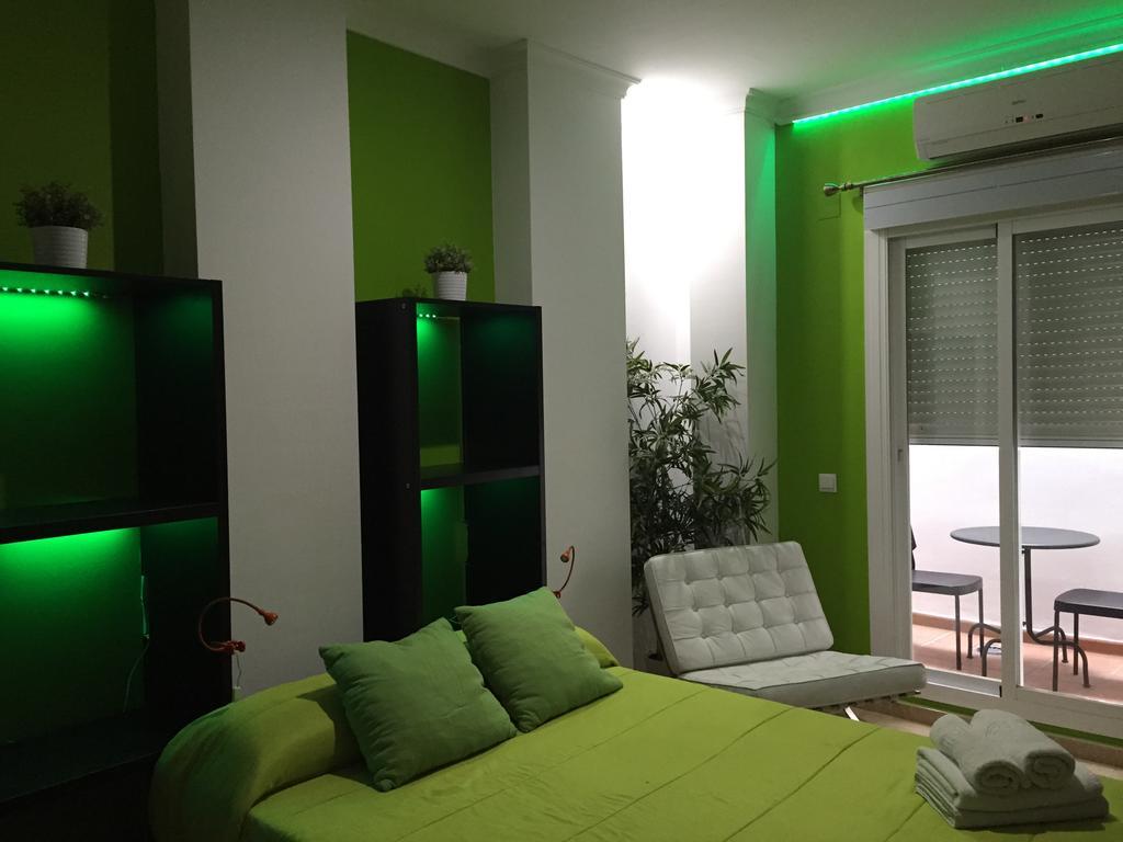 Apartamentos Gold Malaga Bilik gambar