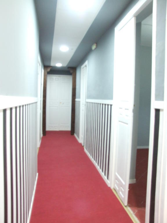 Apartamentos Gold Malaga Bilik gambar