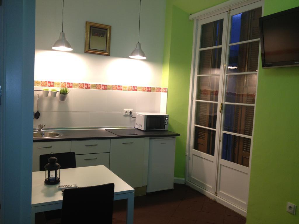 Apartamentos Gold Malaga Bilik gambar