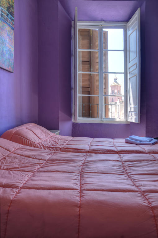 Apartamentos Gold Malaga Bilik gambar
