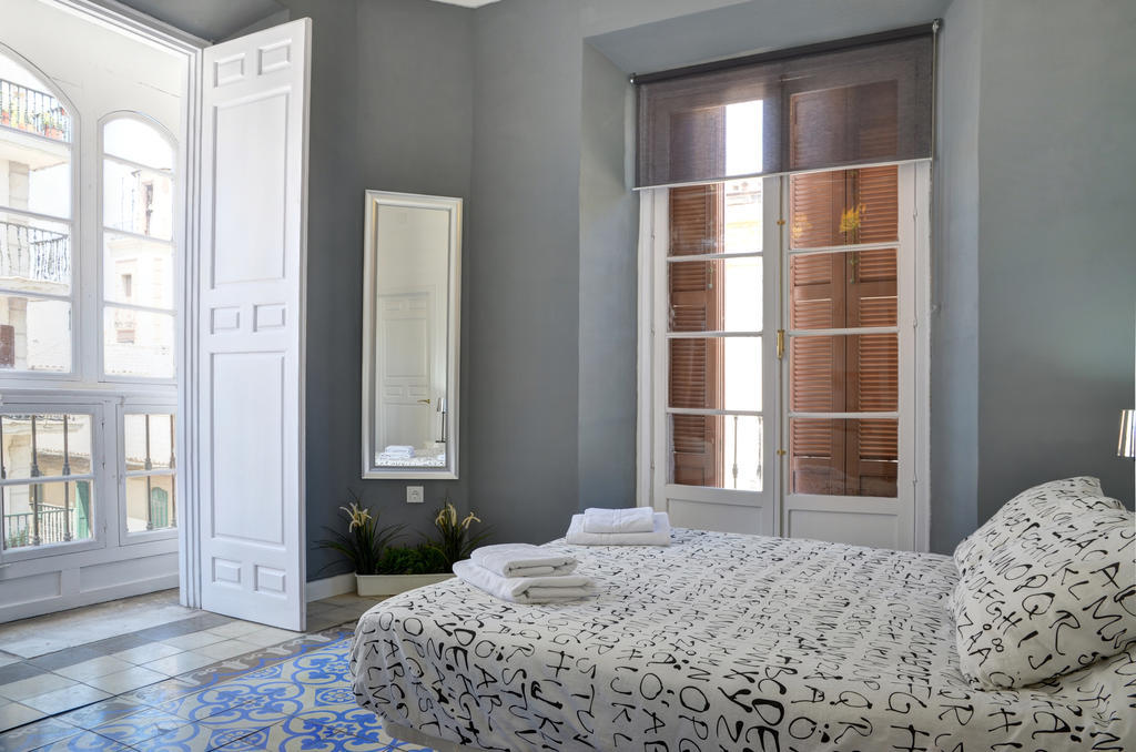 Apartamentos Gold Malaga Bilik gambar