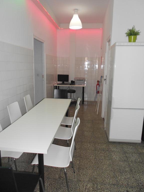 Apartamentos Gold Malaga Bilik gambar
